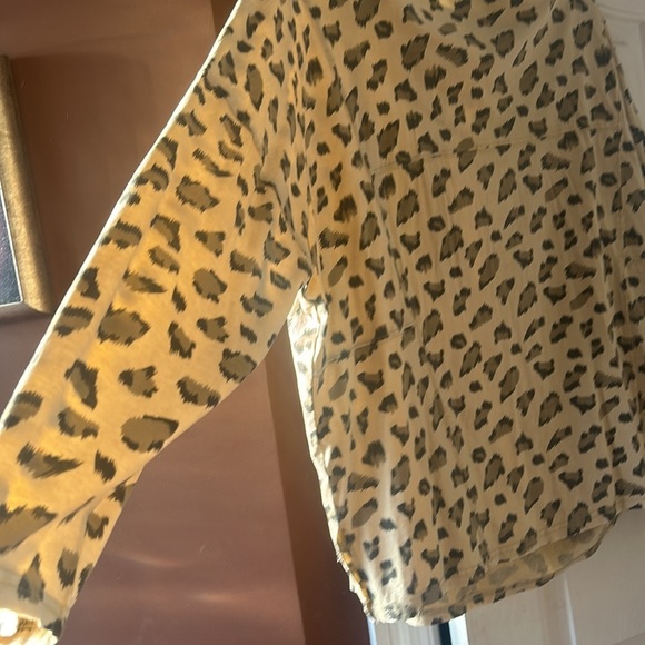 Leopard Print Long Sleeve Top - Picture 3 of 4
